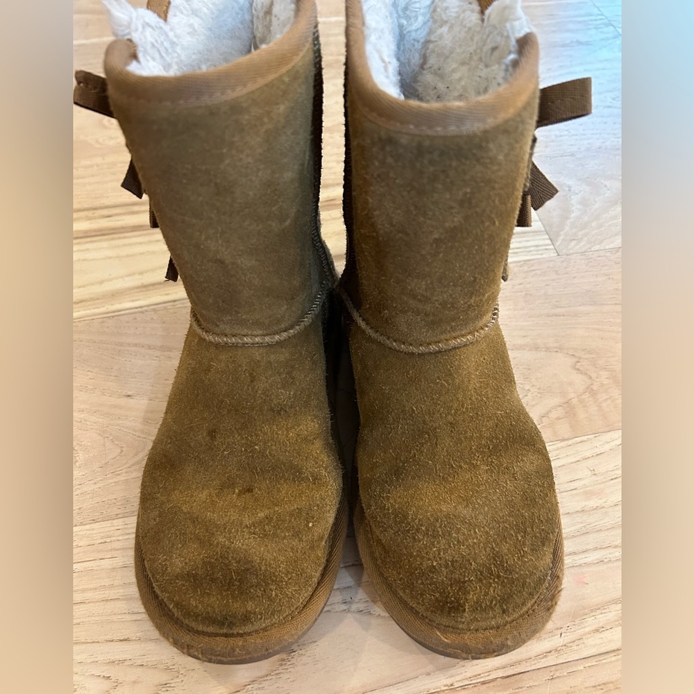 Kookaburra by uggs size 1 big girl